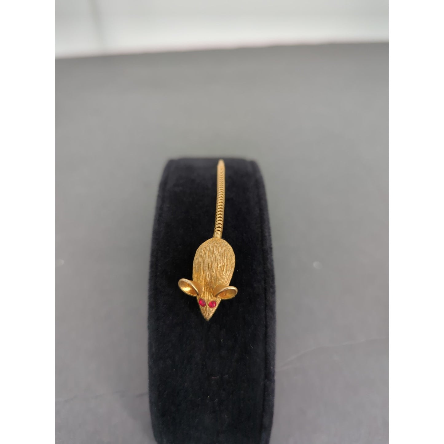 Vintage Fashion BROOCH Goldtone Mouse Red Rhinestone Chip Eyes Articulated Tail
