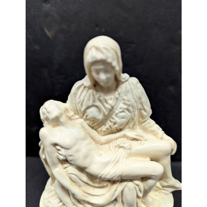 PIETA Michaelangelo Vintage 1960s Vatican Italy Souvenir Sculpture 1960s White
