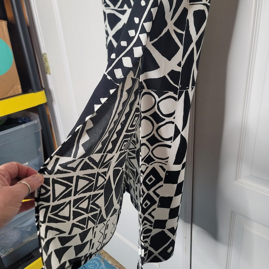 Versailles New York Black White Geometric Long tunic Side Slit Sleeveless Large