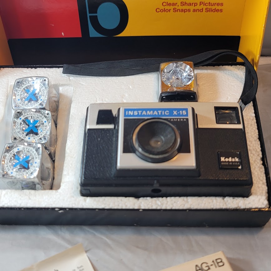 Kodak Instamatic X-15 Color Outfit Camera in box with Flash