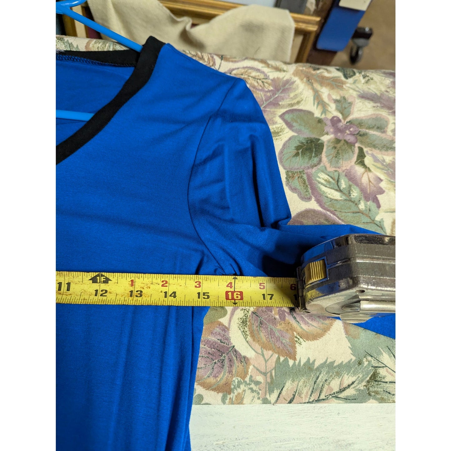 Cable & Gauge Colorblock V-Neck Tunic Blouse Womens Small Royal Blue Black Top