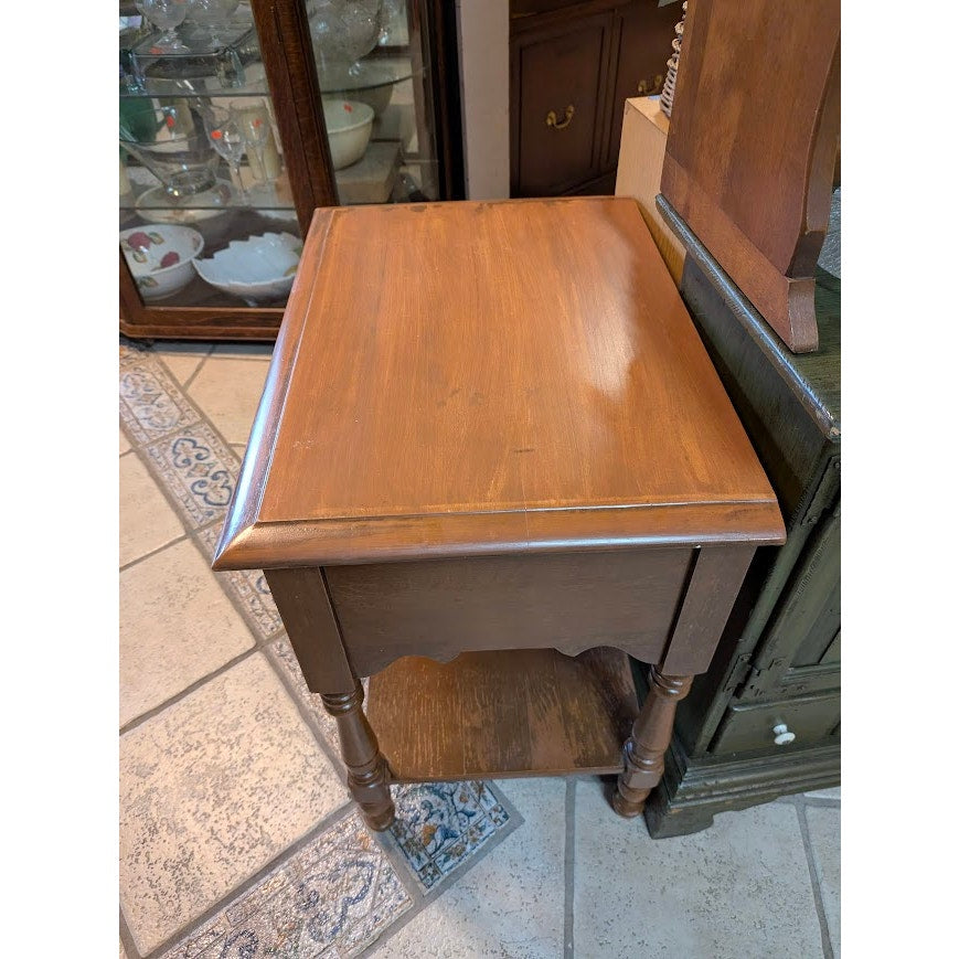 Secondhand Sandies Single solid wood nightstand with drawer