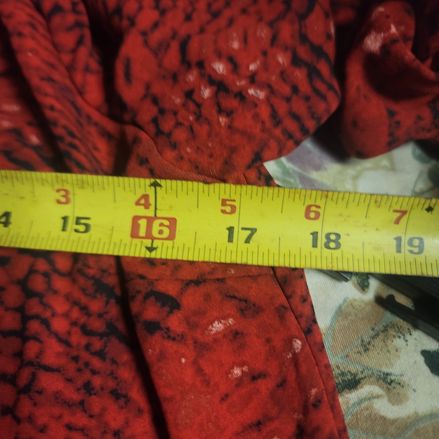 T. Tahari Red Black Animal Print Neck Tie Blouse Top Long Sleeve Y2K Secretary
