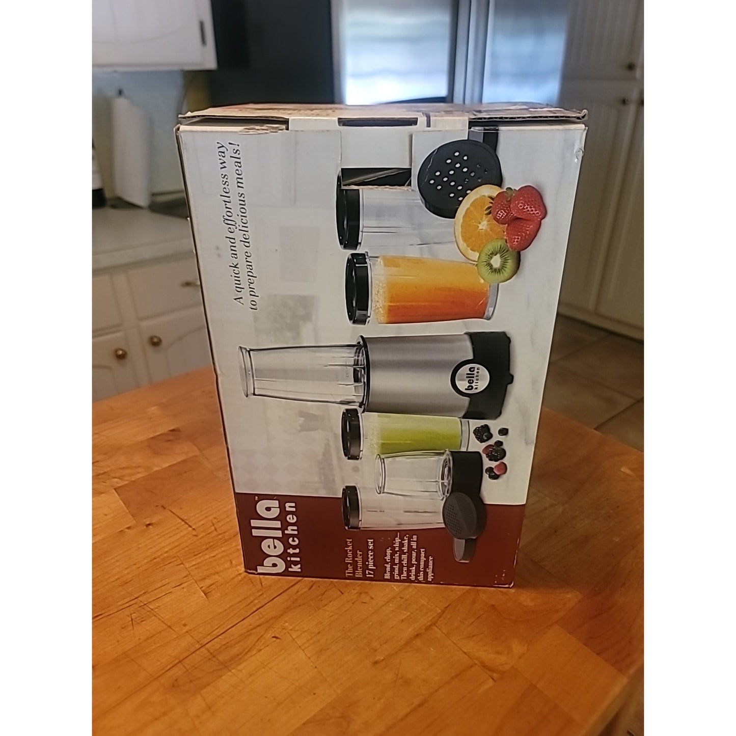 Bella Kitchen The Rocket 17-Piece Set Blender Chop Mix Whip Smoothies Shakes
