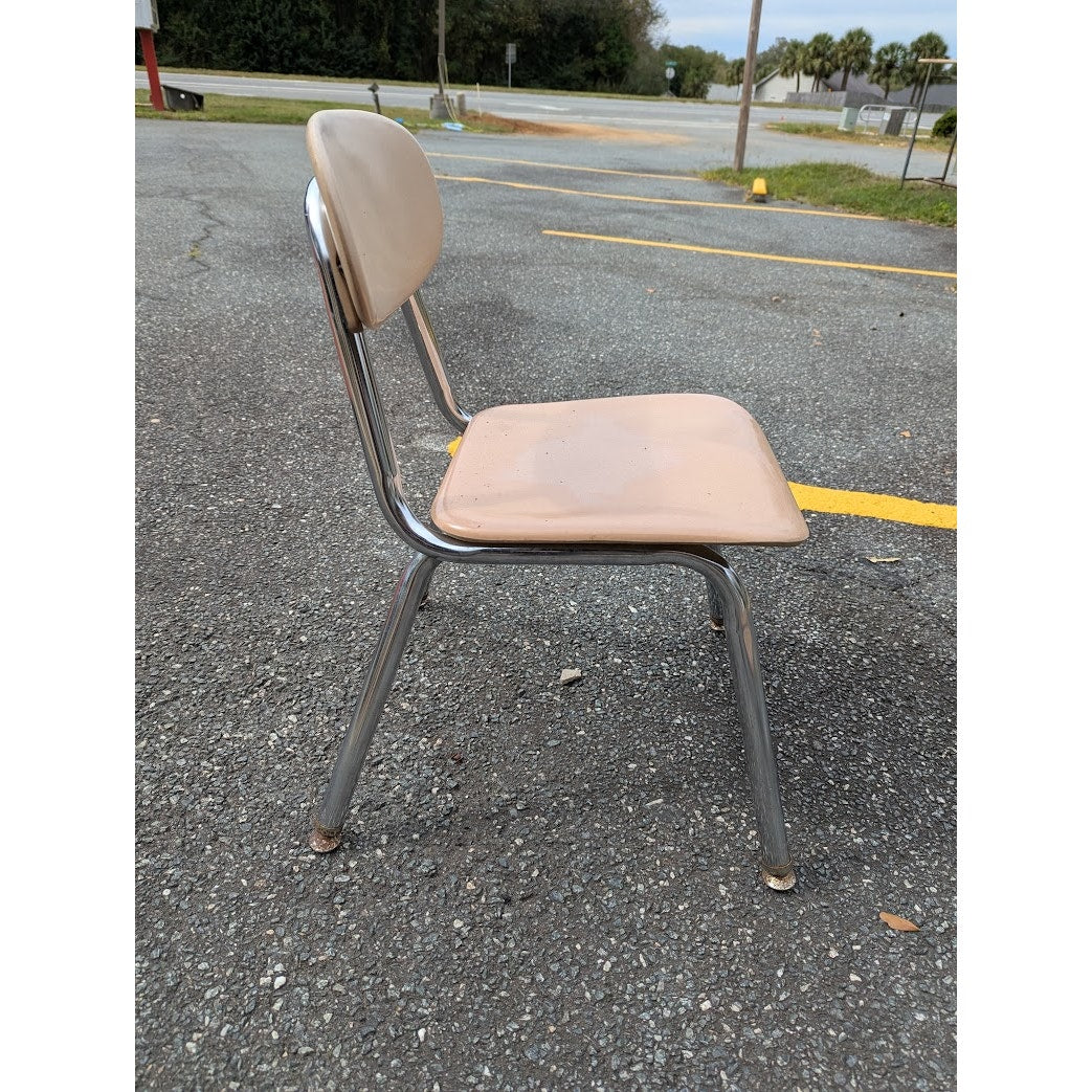 Secondhand Sandies: Vintage kids chair school