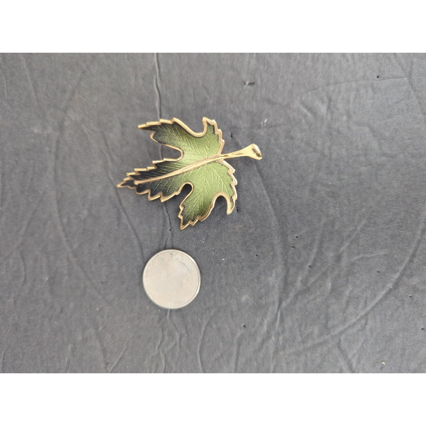 Vintage Green Enamel Maple Leaf Brooch Pin Gold Tone Textured Edge Retro