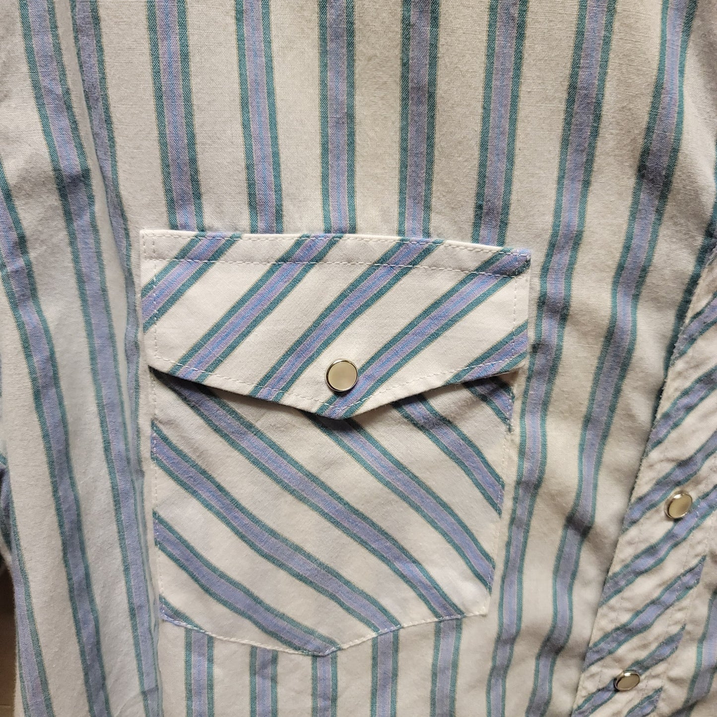 Wrangler pearl snap shirt blue white short sleeve Mens shirt Size 16 1/2 tall