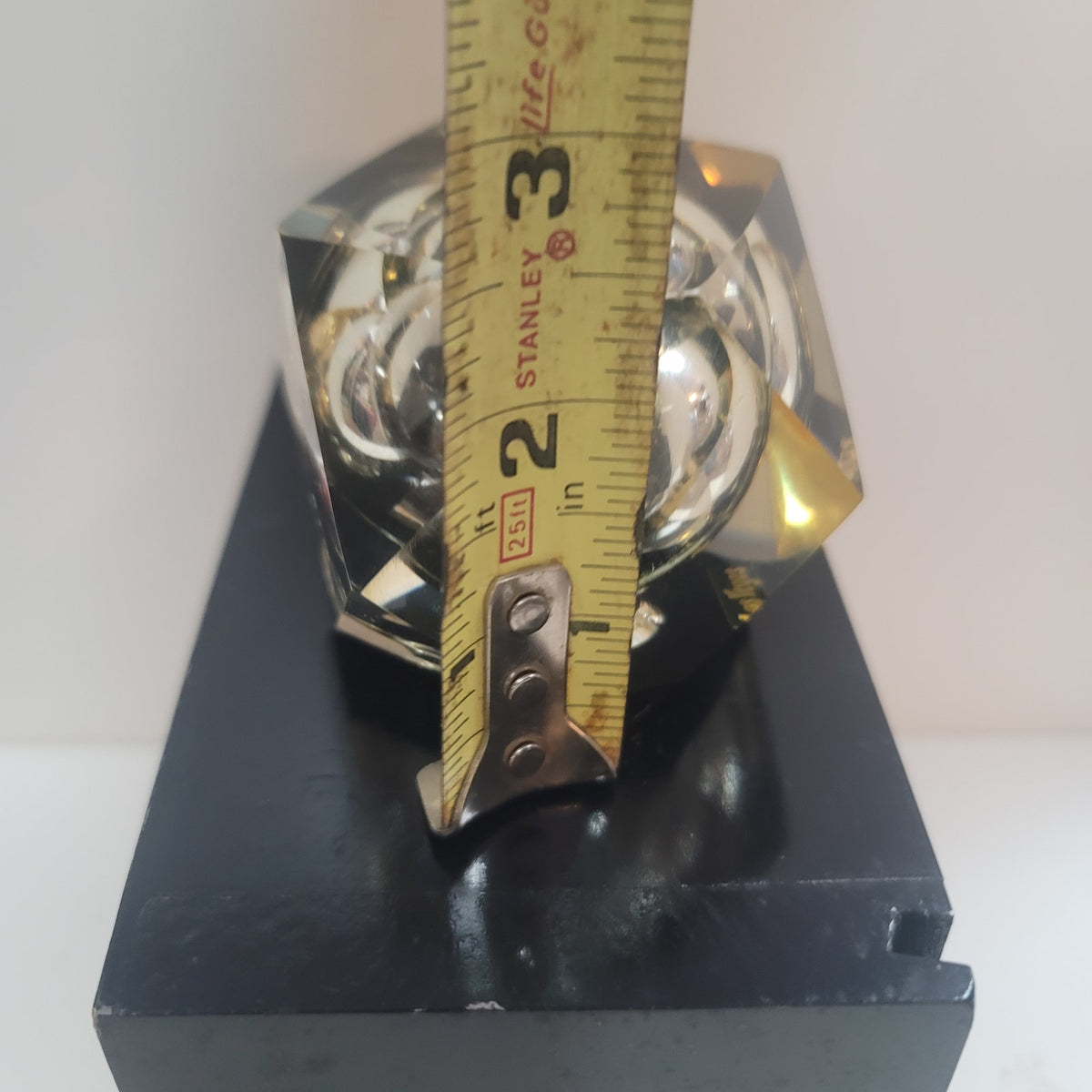 Vintage acrylic Lucite paperweight gambler Craps WORKING rolling DICE Casino