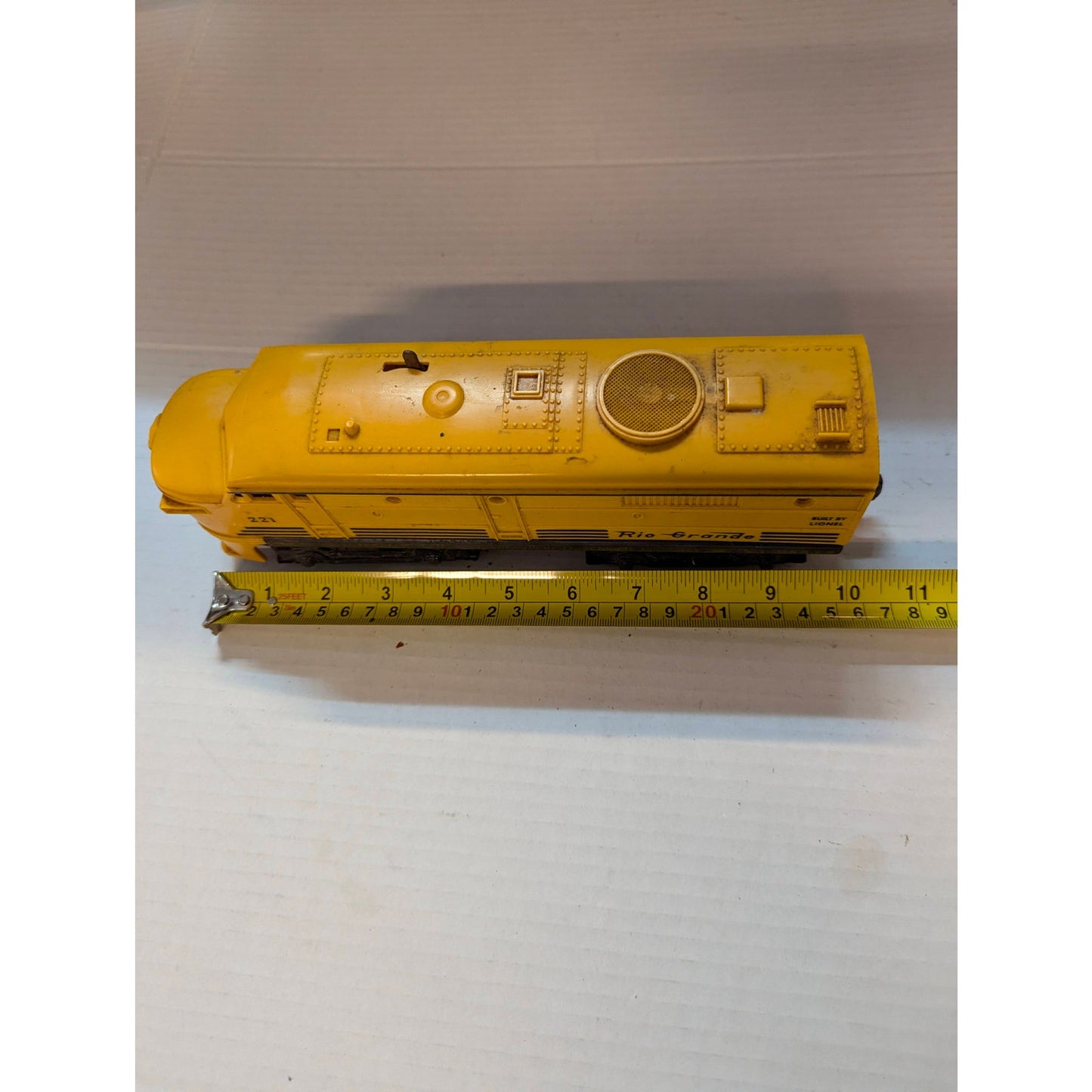Vintage Lionel 221 Rio Grande ALCO Diesel Locomotive Yellow Black O Gauge