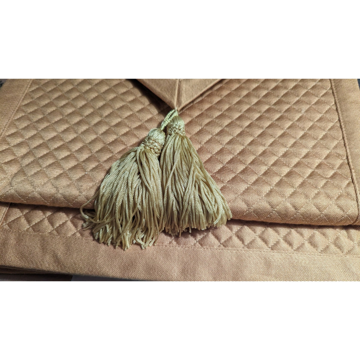 Design Weave Gold Table Runner NWT and 8 Quilted Napkins Yellow Tassel