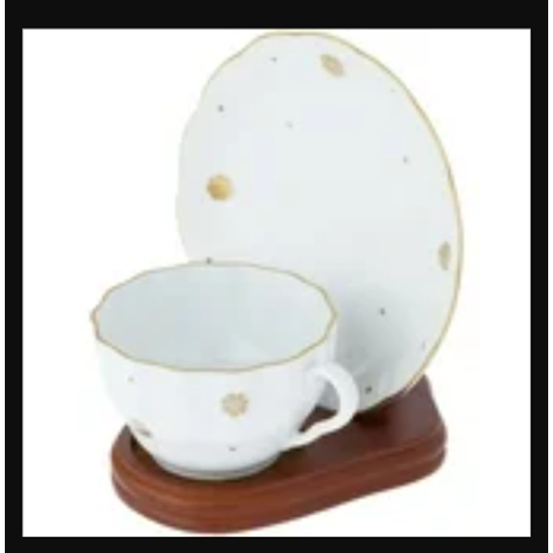 Bard's Teacup Display Walnut Cup and Saucer Stand, 4.25" H x 4" W x 5" D