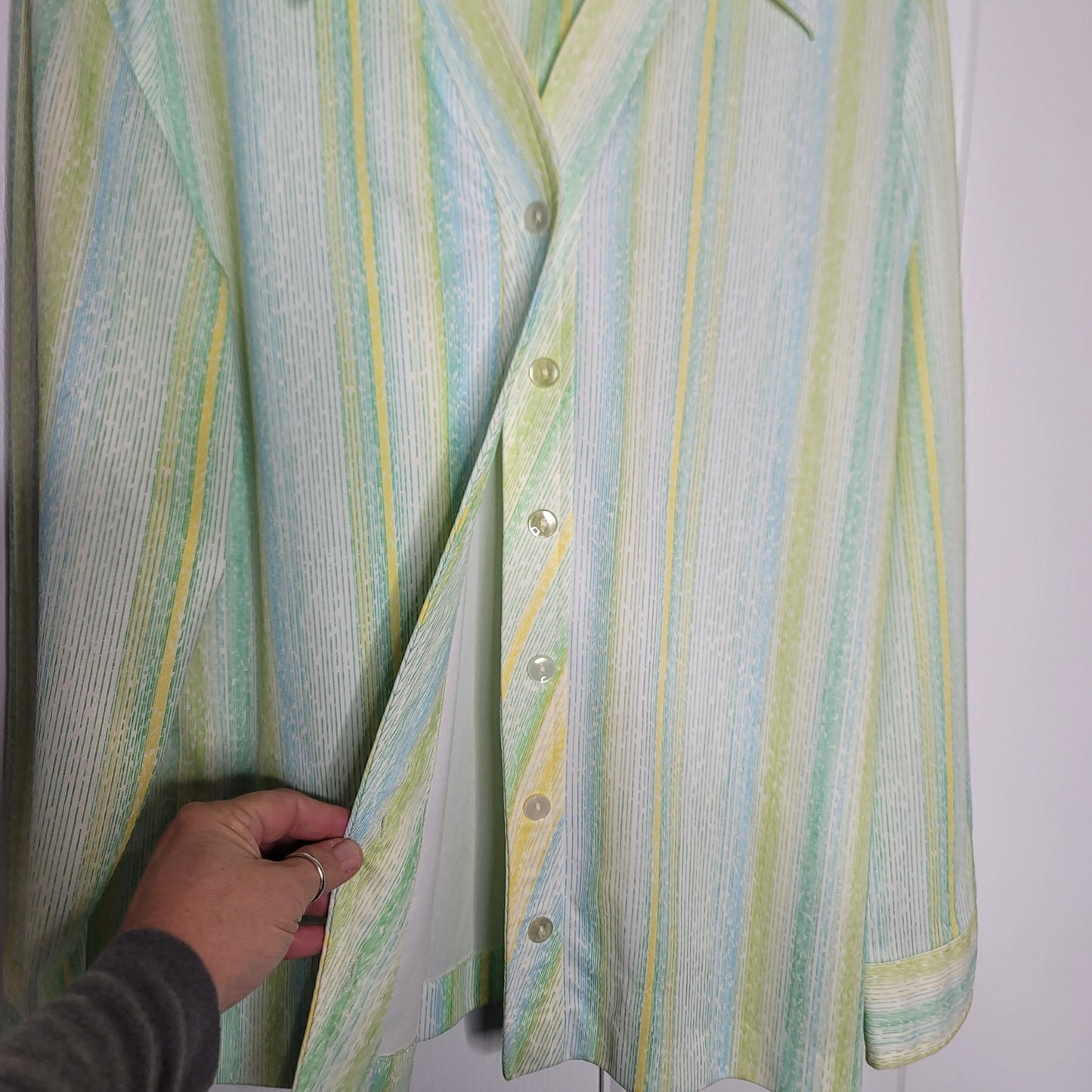 Vintage ButtonUp long sleeve Blouse Wide Collar Large/XL stripe yellow green