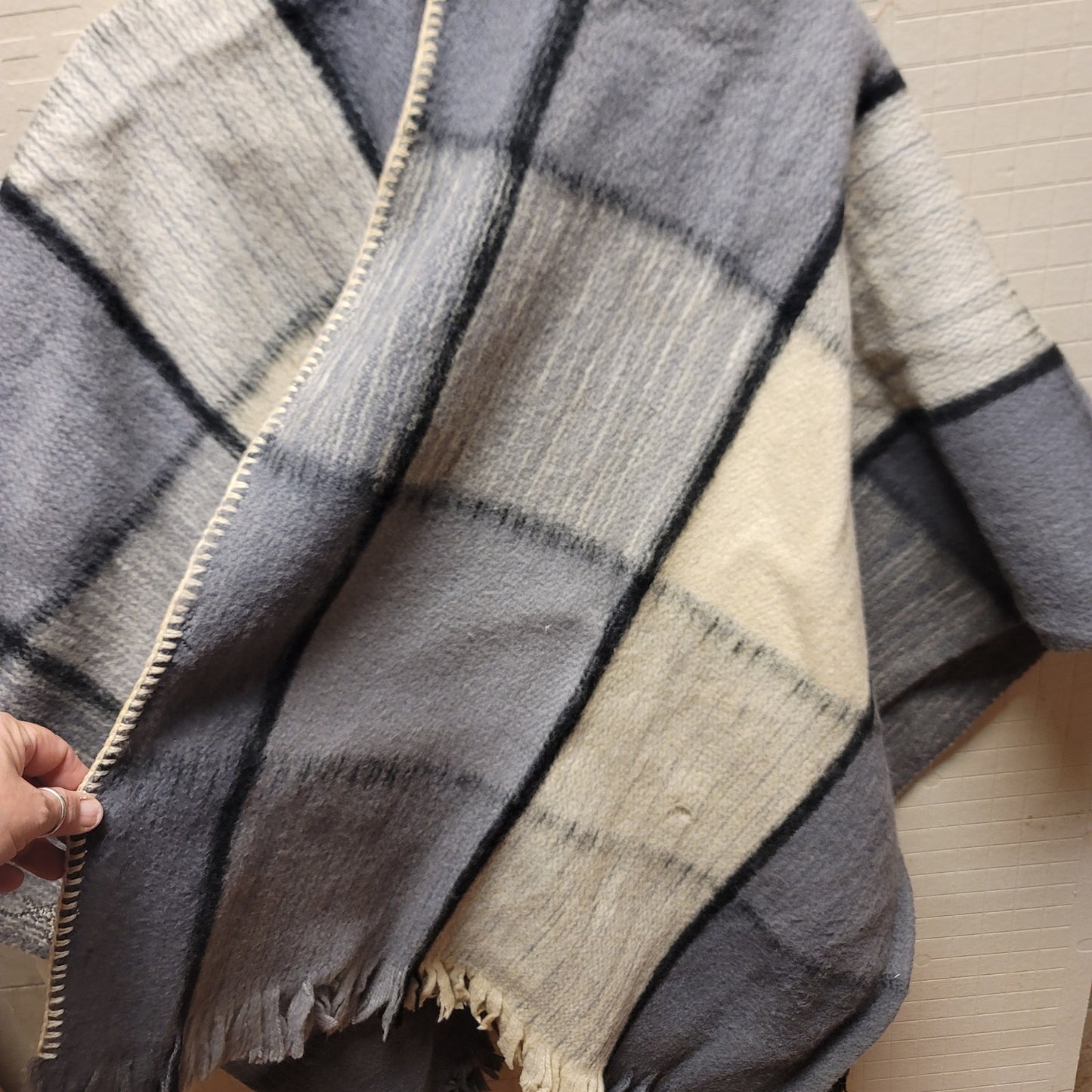 Vintage Wool poncho Serape Plaid Gray Cream Black One Size Wrap Cape