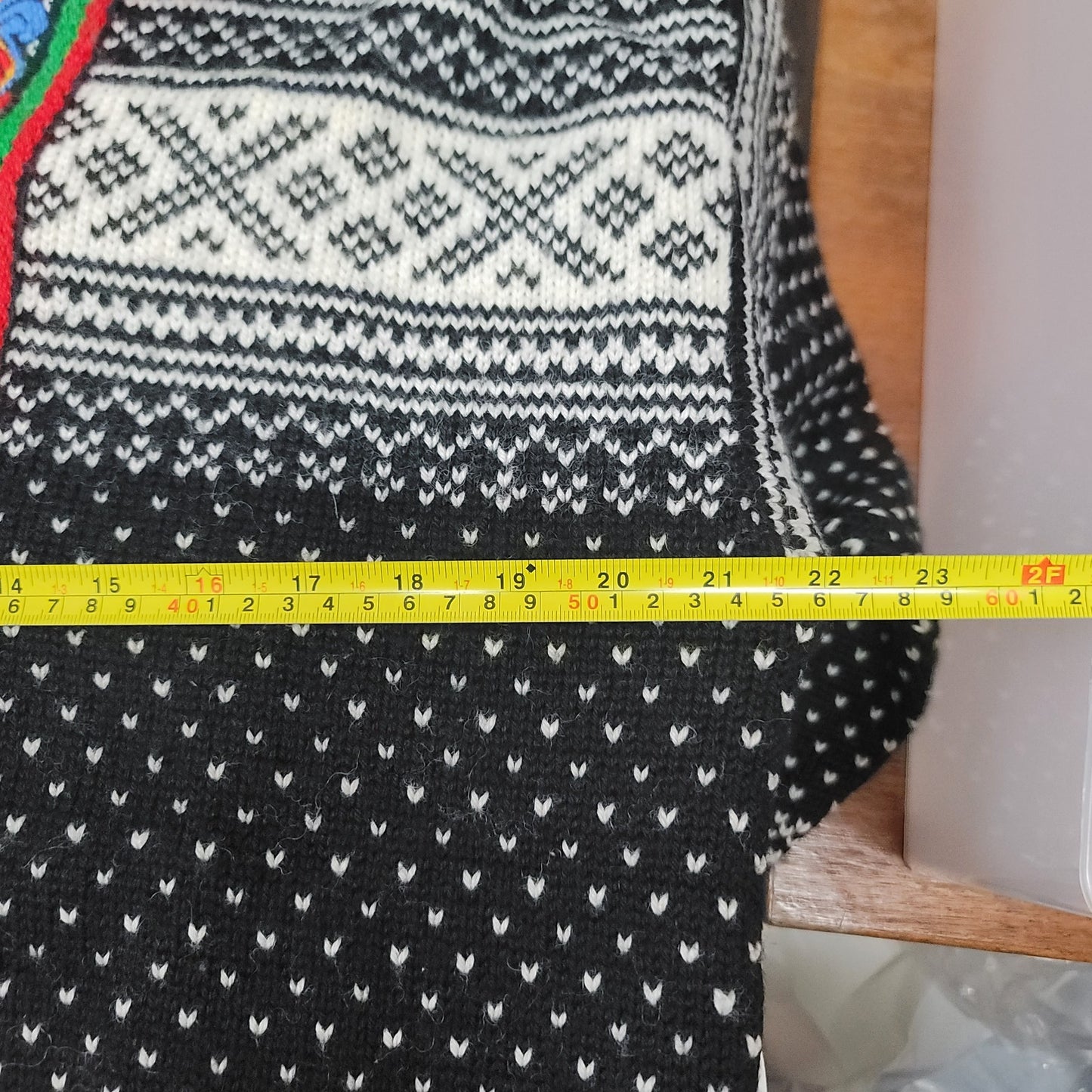 Dale of Norway Setesdal Sweater Size Medium Ski Black White Red Blue Wool Warm
