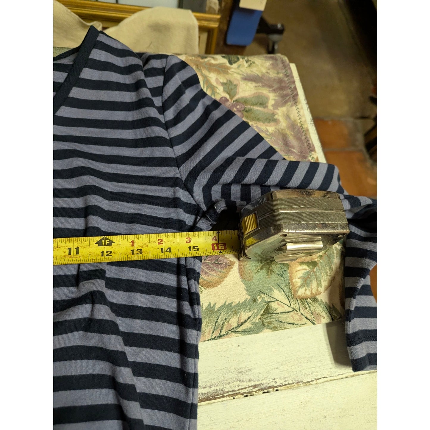Jones New York Sport Striped V-Neck Top Womens Medium Blue Grey Cotton Tee