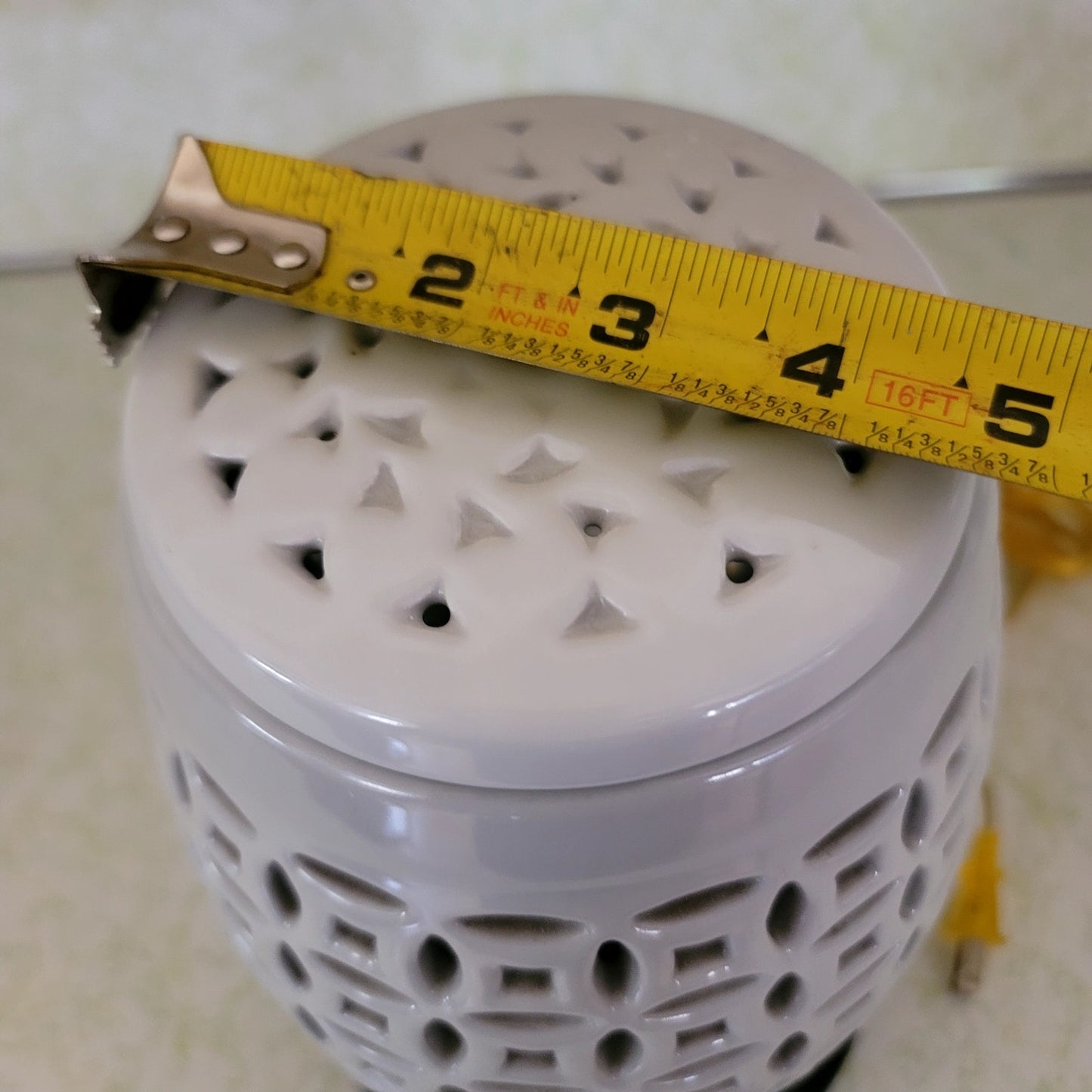 Chinoiserie Blanc de Chine pierce porcelain table lamp Black Base White Table