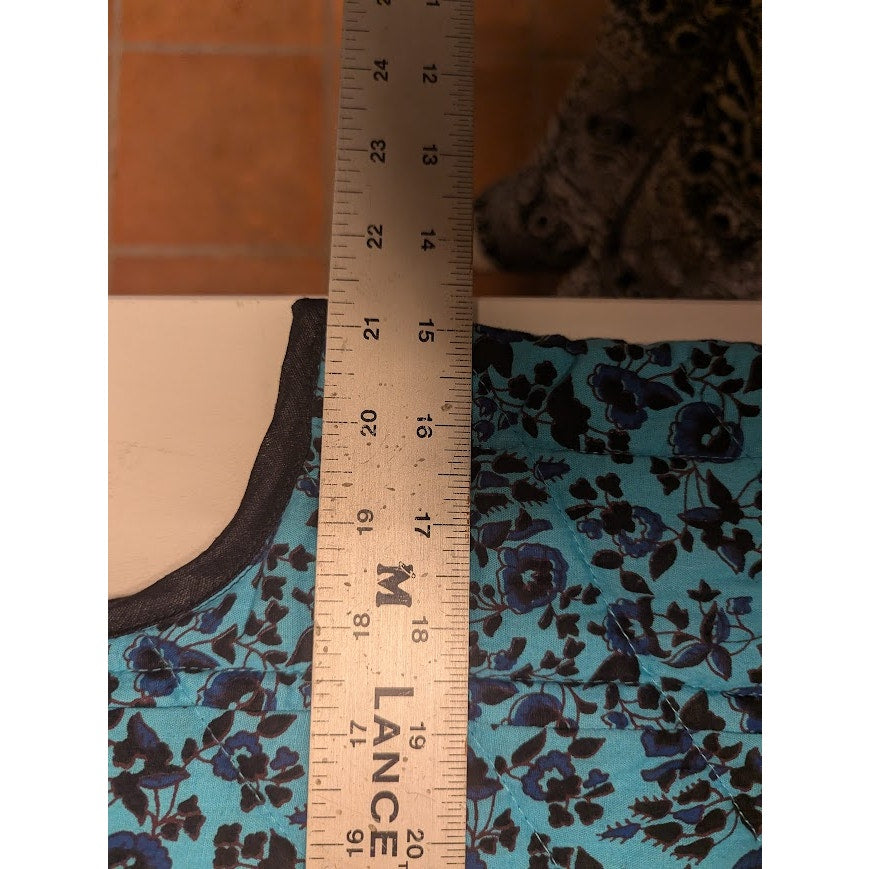 NEW Reversible quilted Womens Vest Size 48 XL Floral Batik Pockets Barrel button
