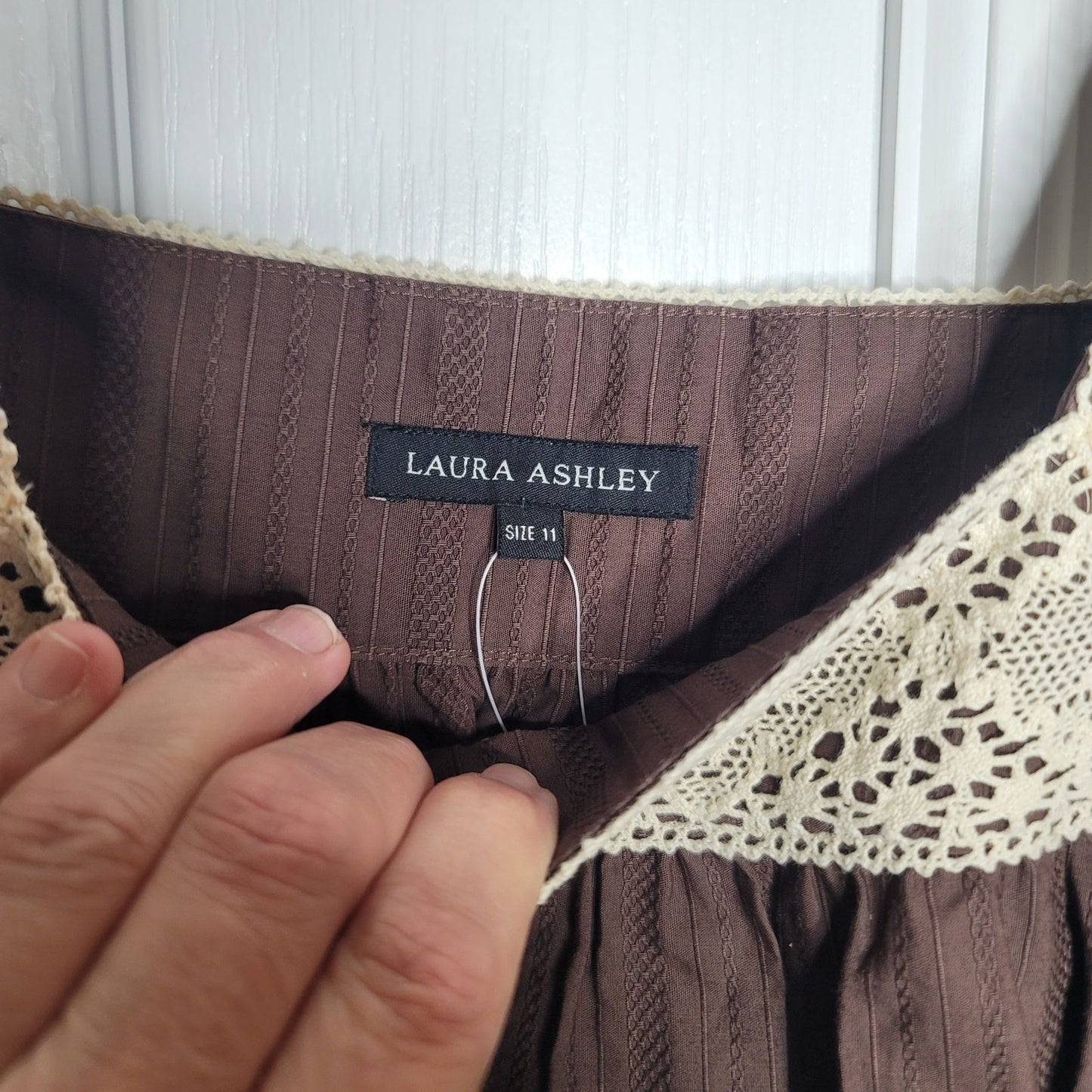 Laura Ashley brown dress NEW Womens Size 11 Brown Sleeveless Lace Detail belted