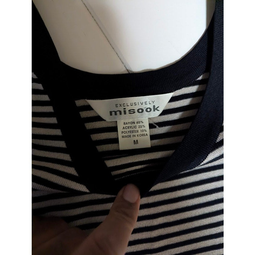 Exclusiely misook Size Medium Sleeveless tank top blue cream striped scoop neck