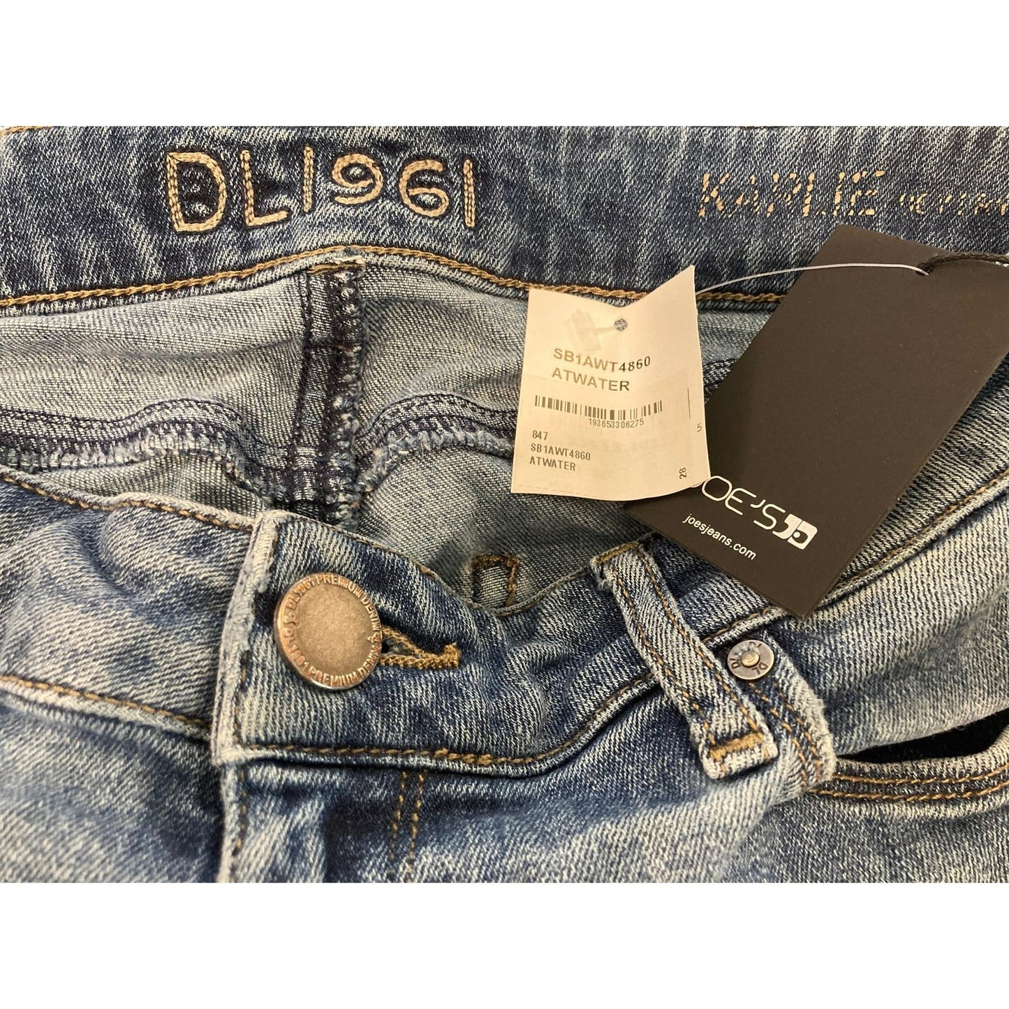 Joe's Jeans DL1961 Karlie Distressed Denim Shorts Size 28 in Atwater Blue NWT