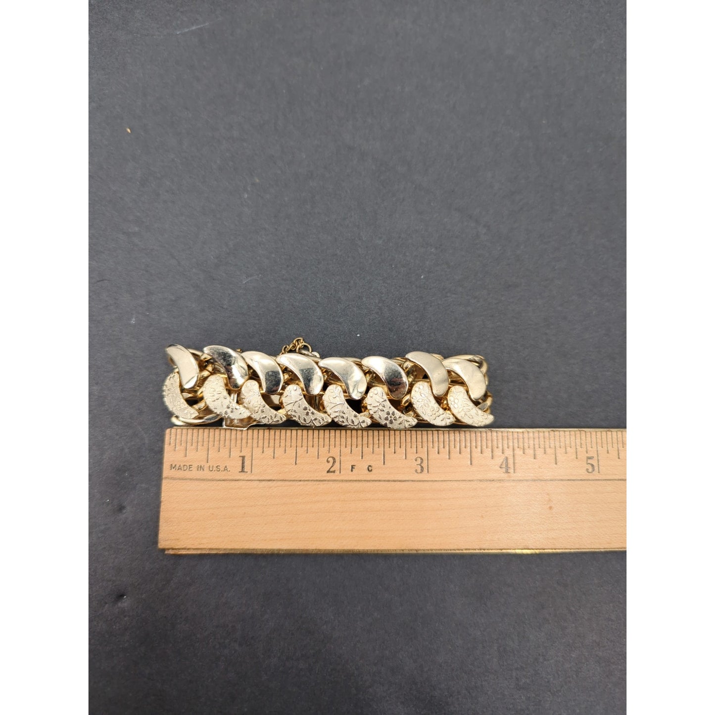 Vtg. Textured Smooth Gold Tone Curved Link Bracelet MCM Old Money High Quality