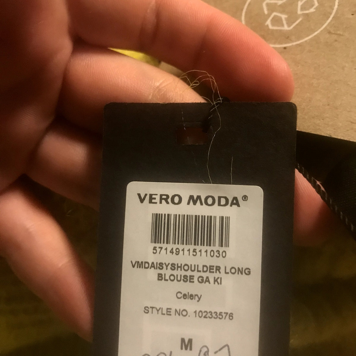 Vero Moda NWT Daisy Wide Shoulder Sweater In Celery size Medium yellow