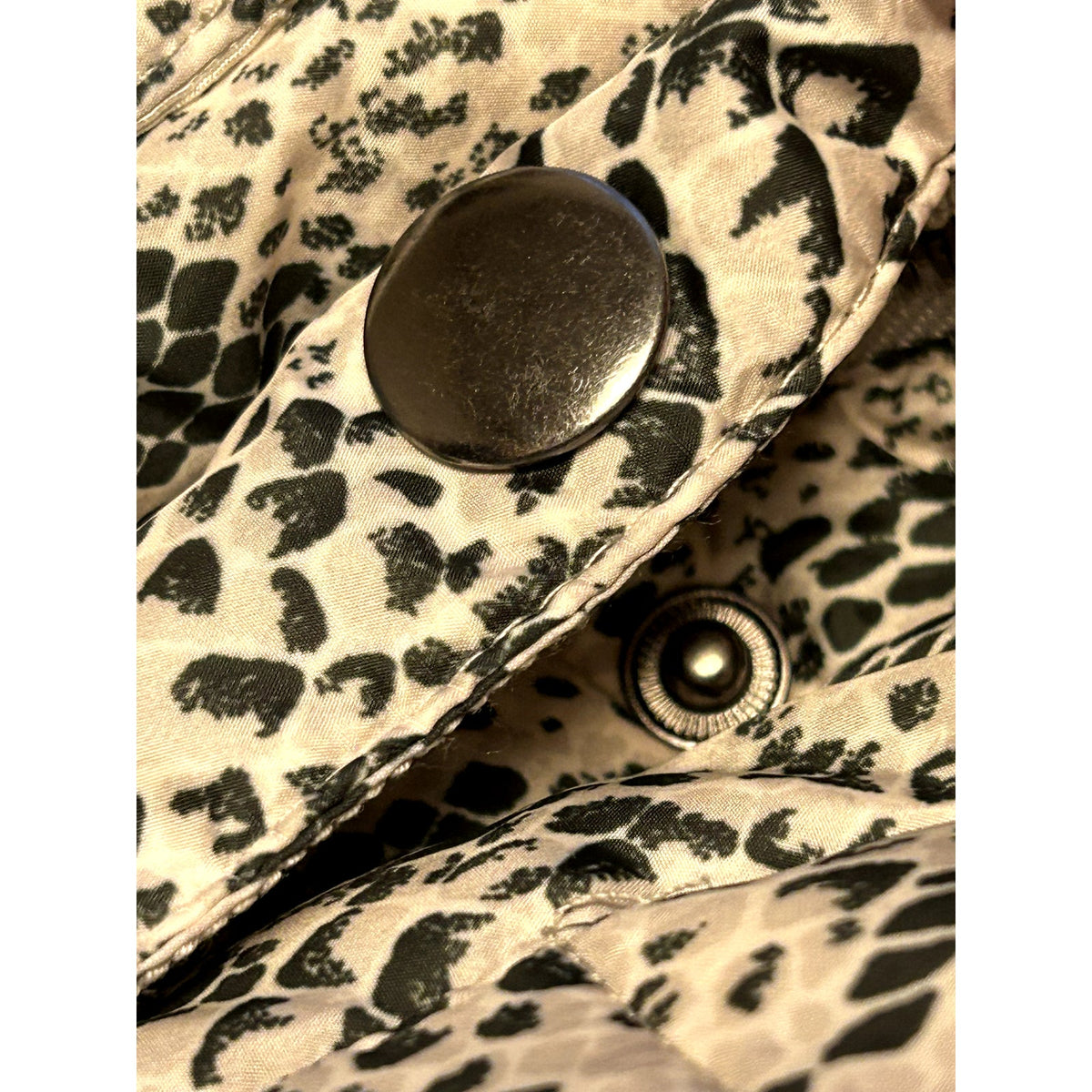 ATM NWT Button Up Puffer Down Jacket Long Sleeve Green Snake Skin Size Small