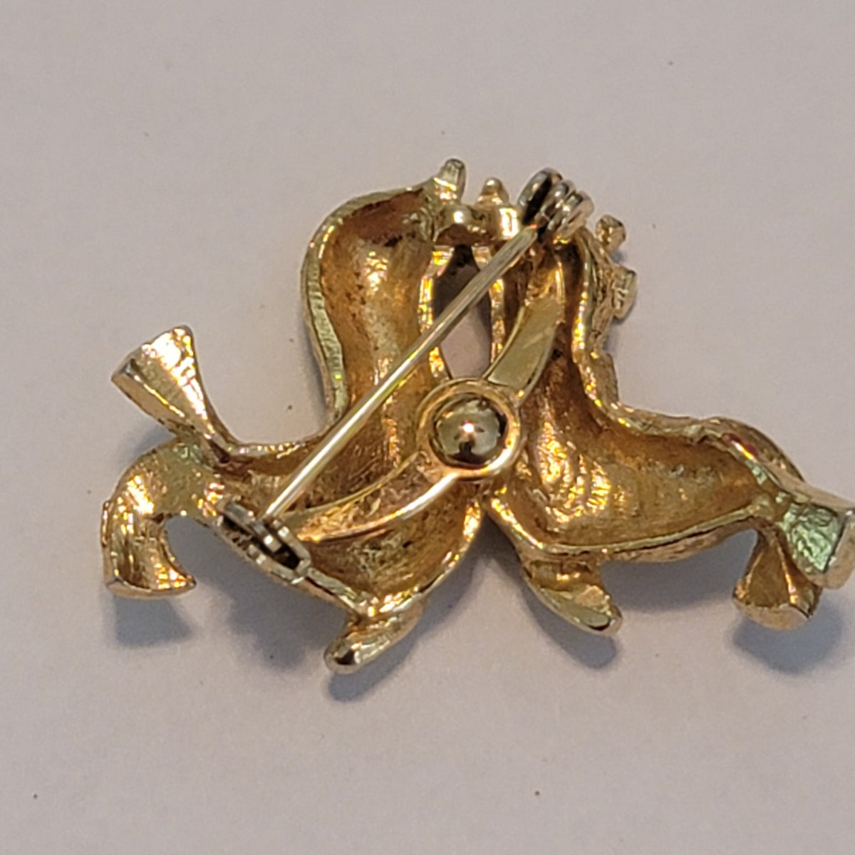 Kissing seals brooch pin goldtone rhinestones wedding girl boy crown