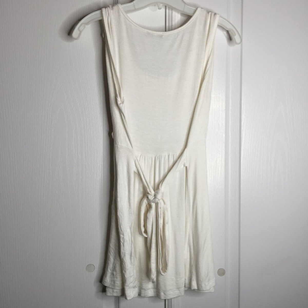 Moa Moa Pleated Tank Tie Back Top Flower Front Sleeveless Scoop Neck Ivory SMALL