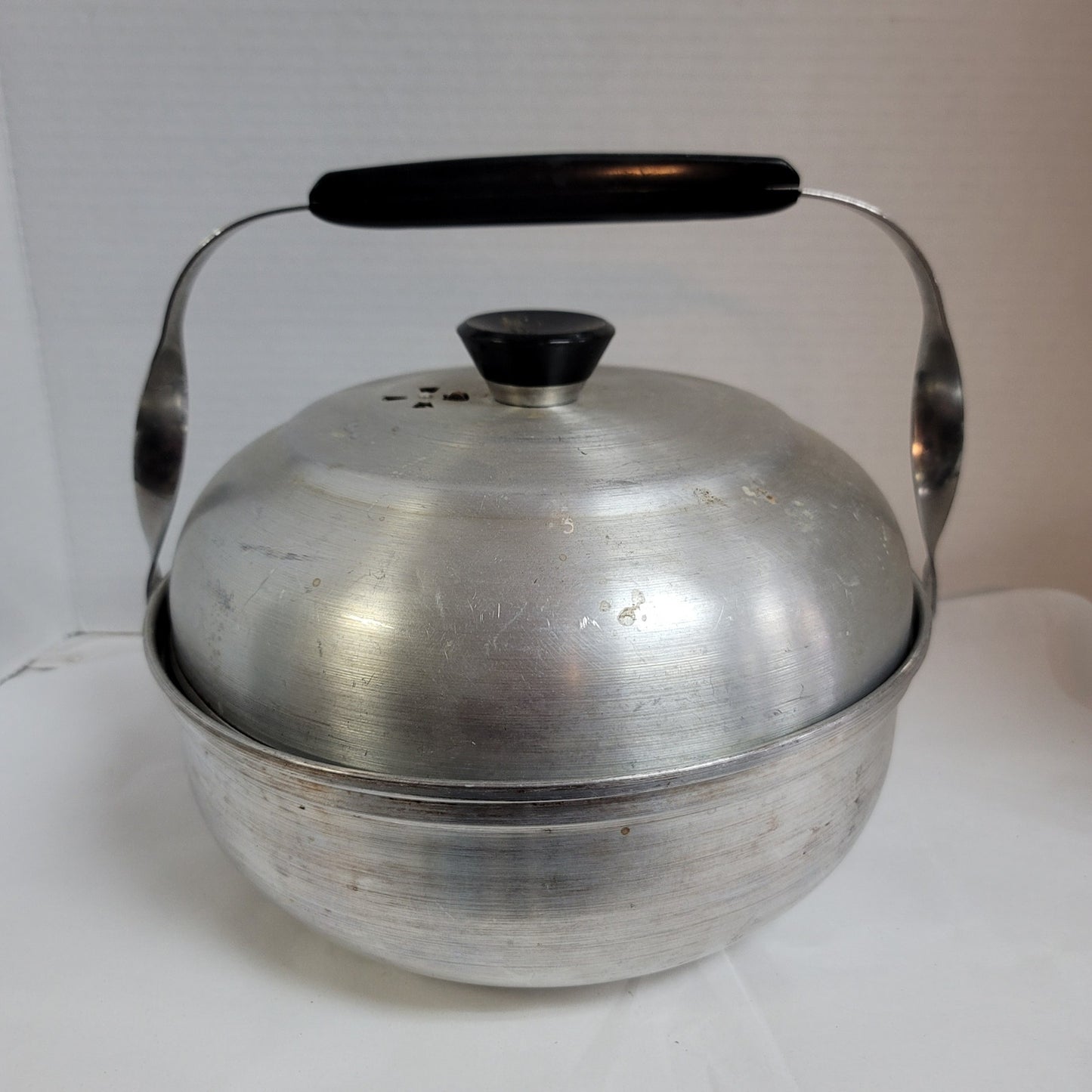 Mirro Handled Silver Aluminum Bun Biscuit Warner Holder Vintage Memaws