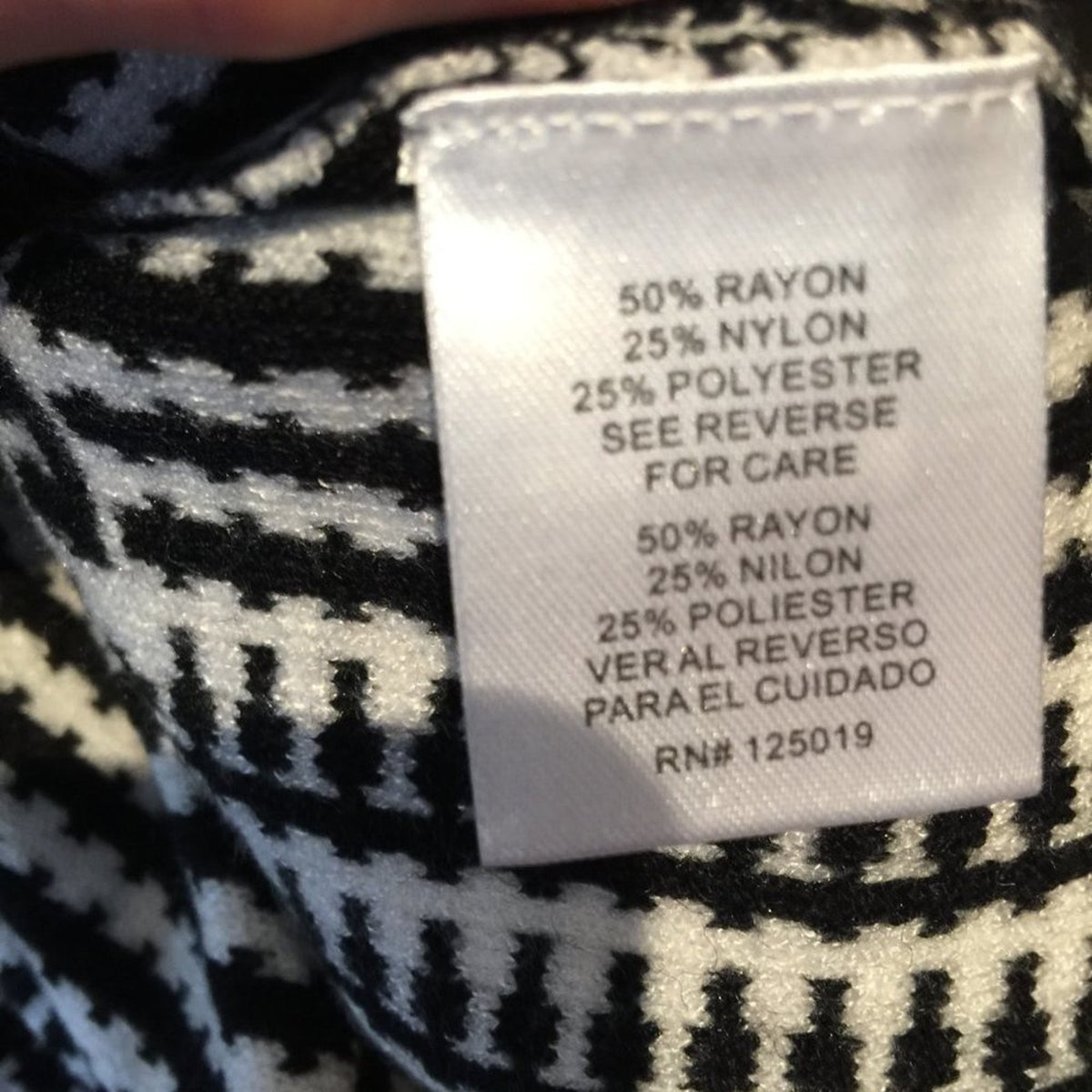 Joseph Turtle-Neck Sweater Long Sleeves Ribbed Trim Printed Black- White Size XL