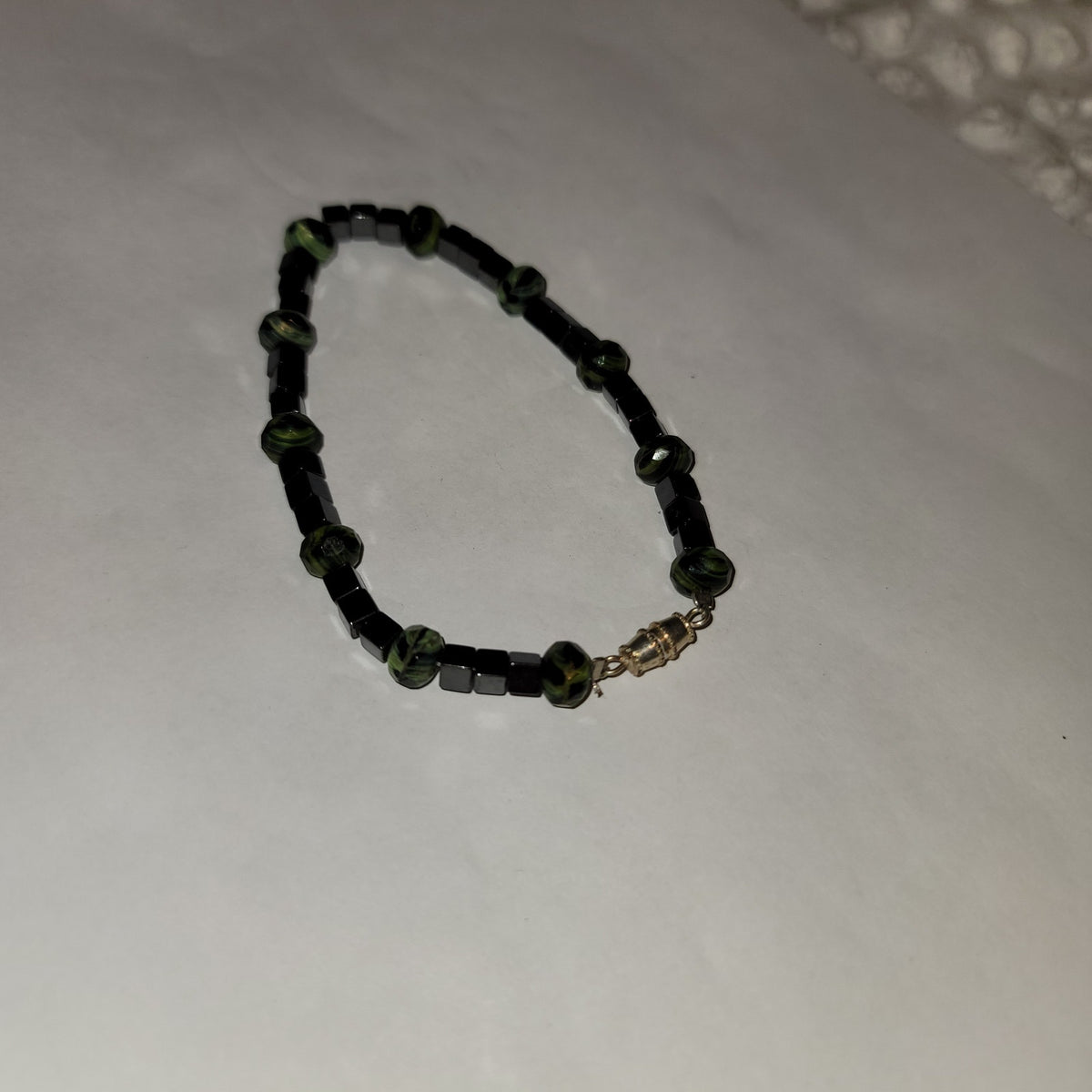 Vintage glass bead bracelet green cat ovoid black obsidian square barrel clasp