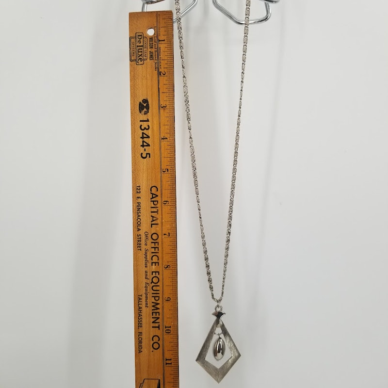 Vintage Mid Century 1960s silvertone necklace with pendant