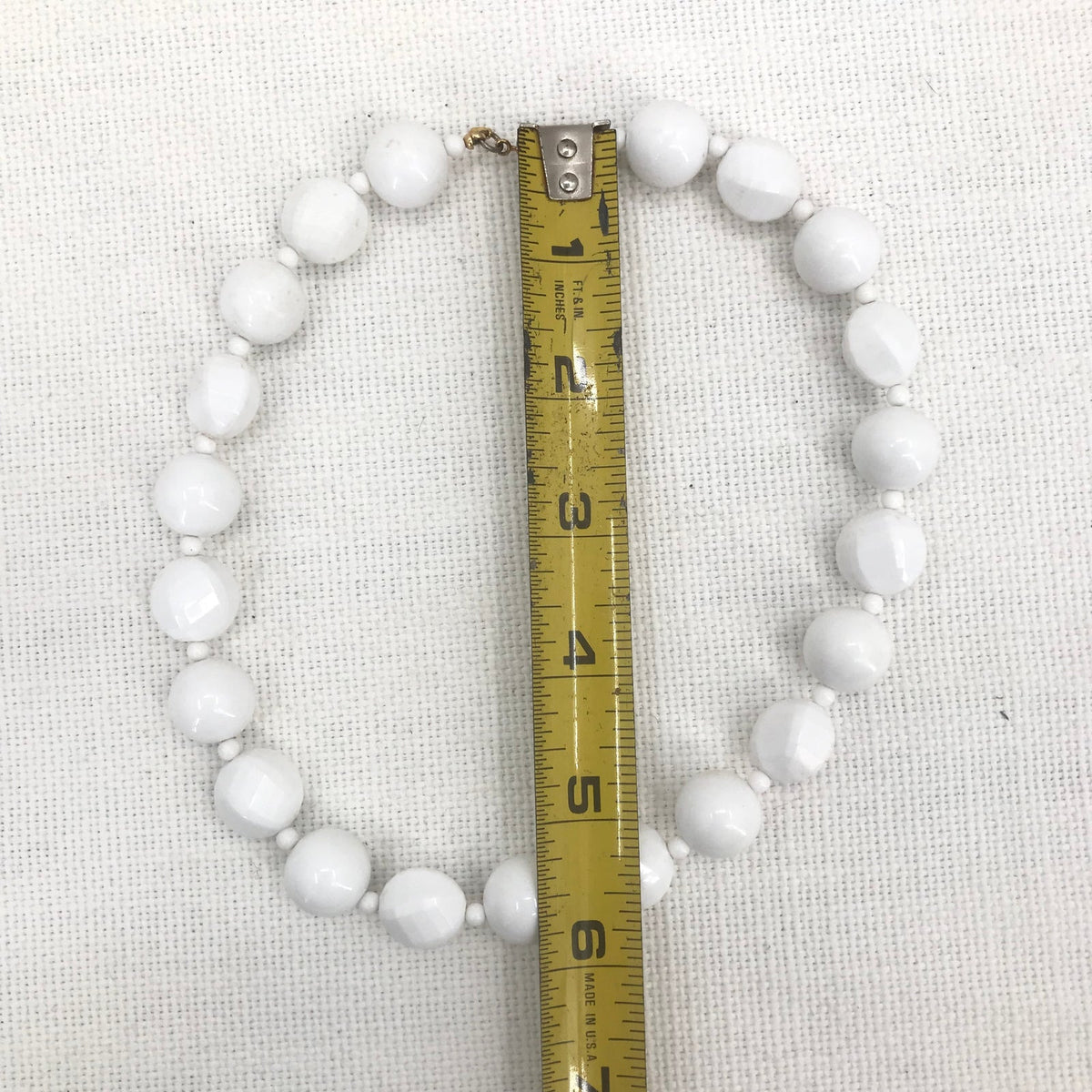 Vintage MONET SIGNED 1980s White smooth / texture round Bead Necklace CLASSIC