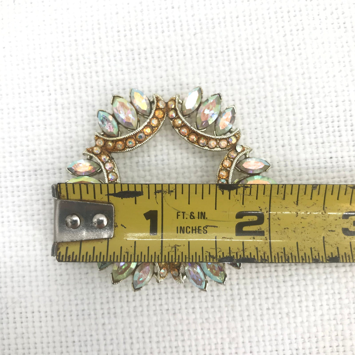 Crystal Wreath Brooch in Antique Design Rhinestone Faceted Diamante 1980s