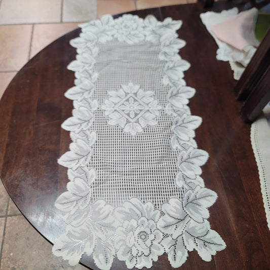 Vintage lacy table runner leaves leaf motif design rectangle white