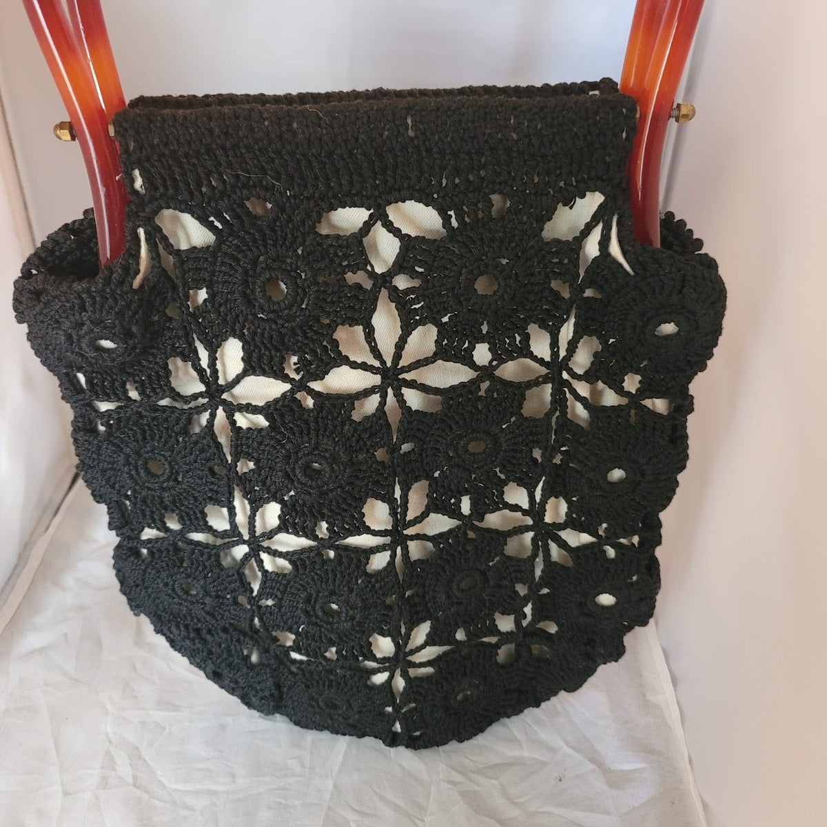 Vintage knit crochet top handle purse bag black BOHO chic Lucite snap shut