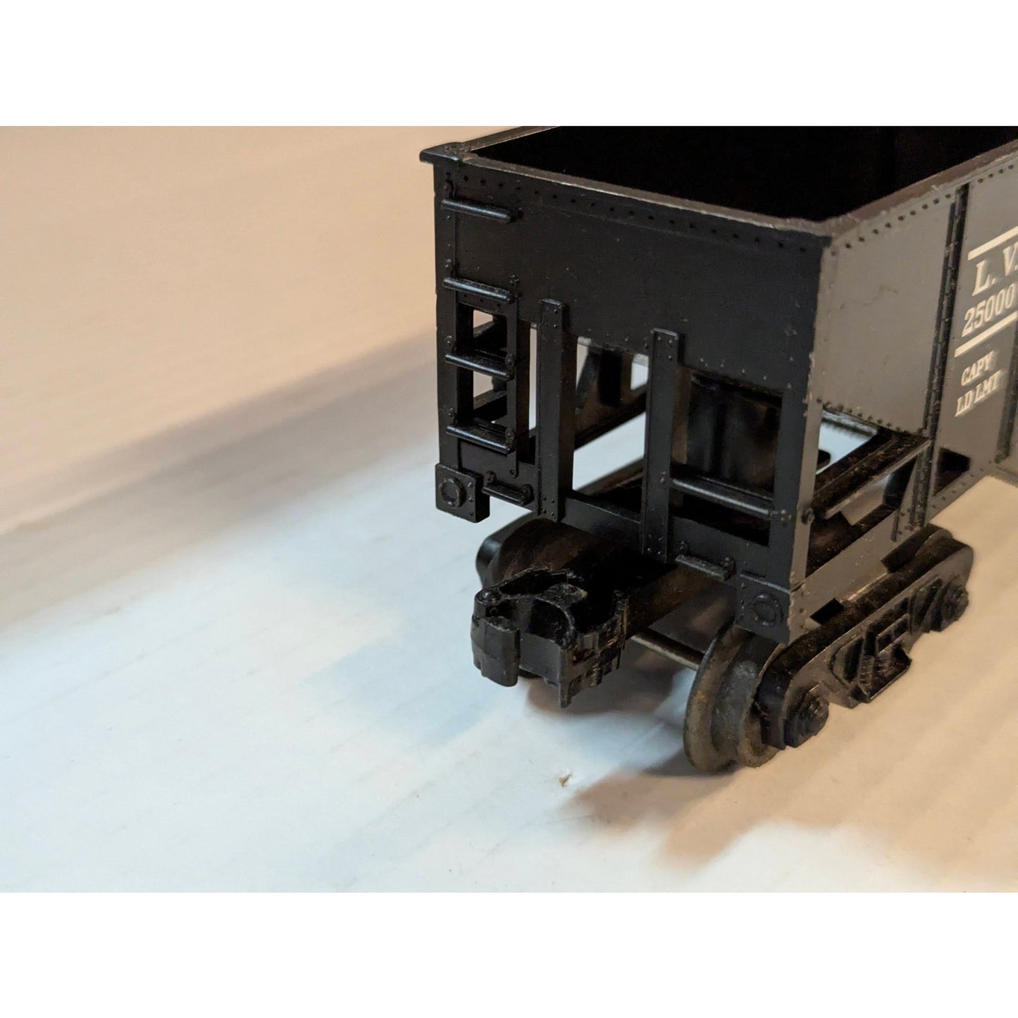 Lionel Vintage O Gauge Black Lehigh Valley Hopper Car 25000