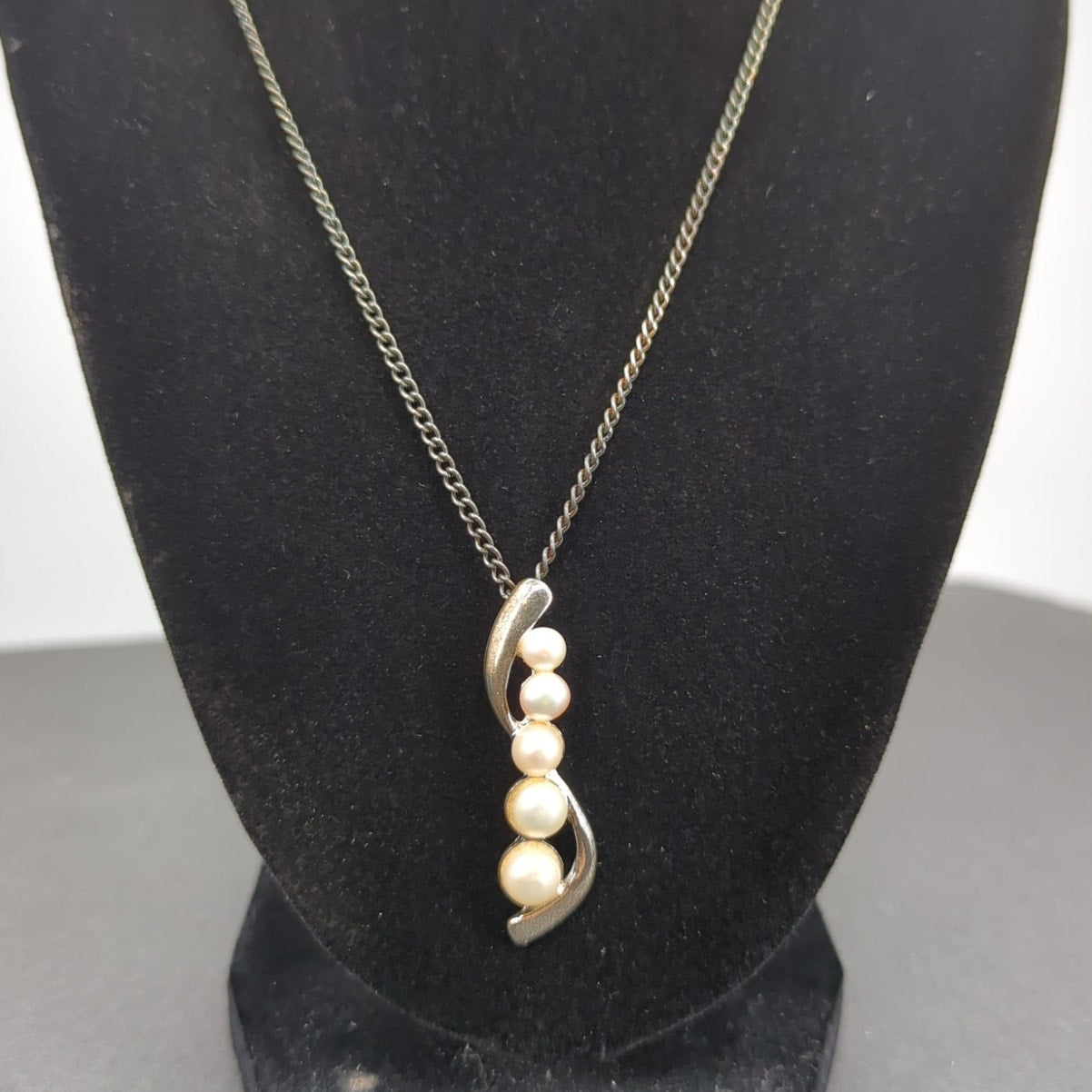 Vintage Fashion Necklace faux encased pearl Pendant with matching earrings