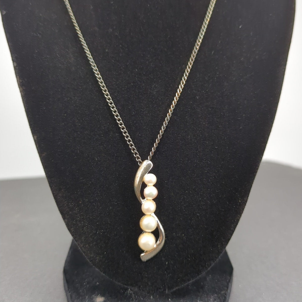 Vintage Fashion Necklace faux encased pearl Pendant with matching earrings