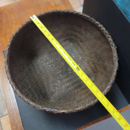 VINTAGE Large 1960s Labba Grain Basket from Philippines - 17" Diam. X 7" H nice!