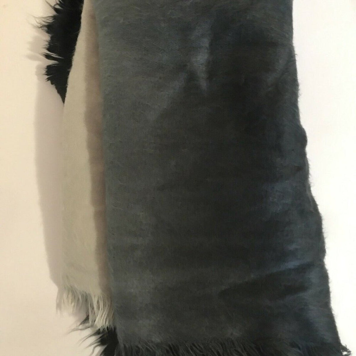 DKNY Donna Karen NY WOVEN OMBRE SCARF Grey/Black NEW large Cozy Soft Wrap