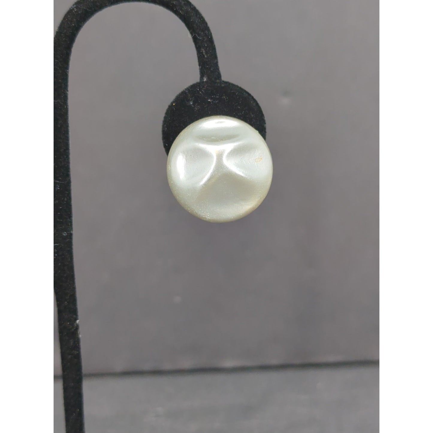 Vintage Pearlized White Pucker Clip On Earrings Japan Mid Century Retro Minimal