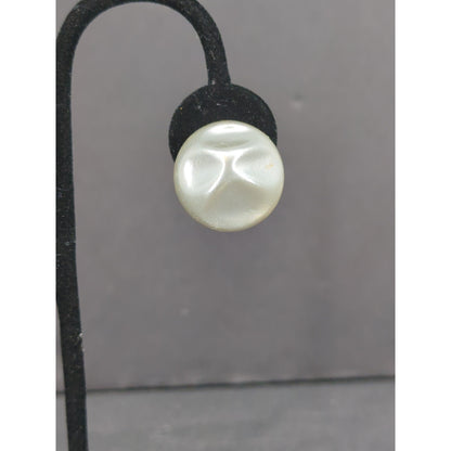 Vintage Pearlized White Pucker Clip On Earrings Japan Mid Century Retro Minimal
