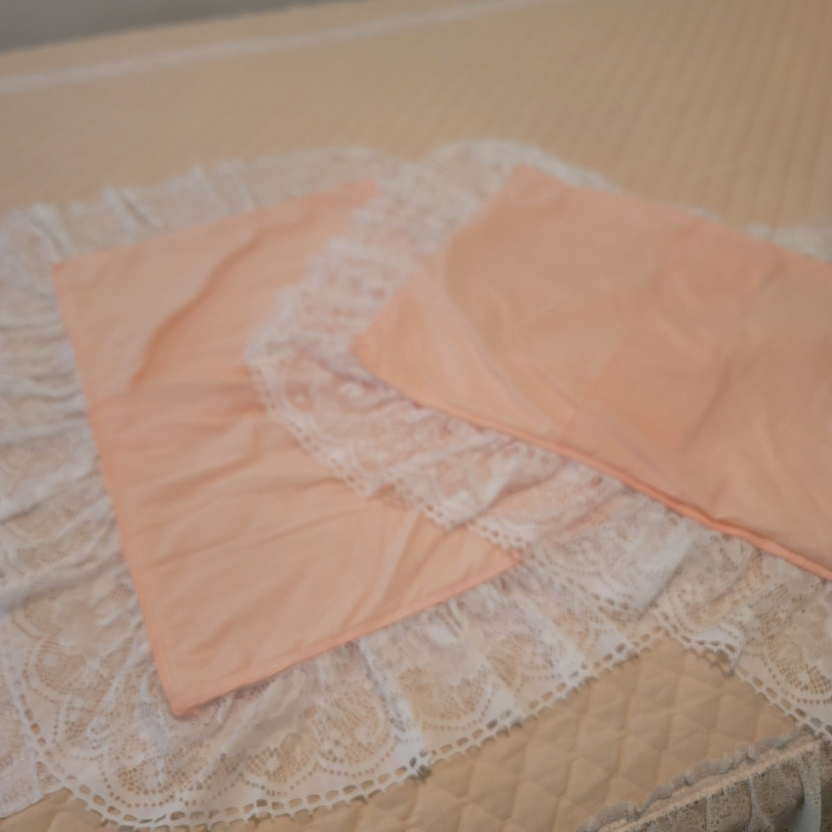 Vintage Peach double lace bottom skirt Coverlet & 2 matching Pillow shams queen