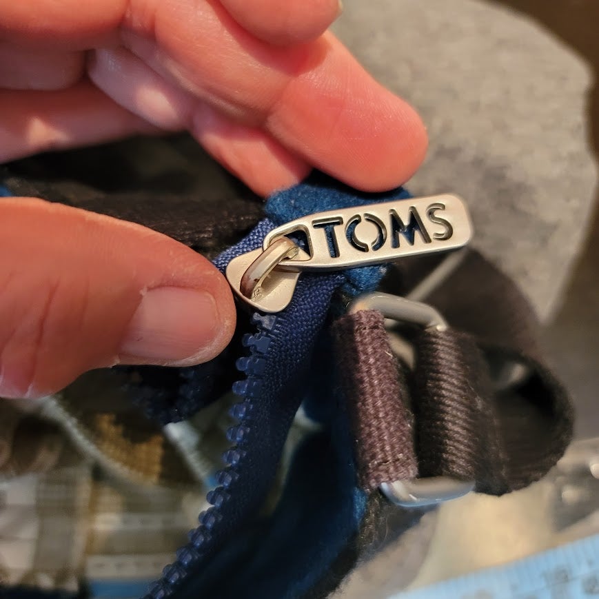 Tom's bag Gray and black large tote Felt  Shoulder and Handheld straps TRAVEL