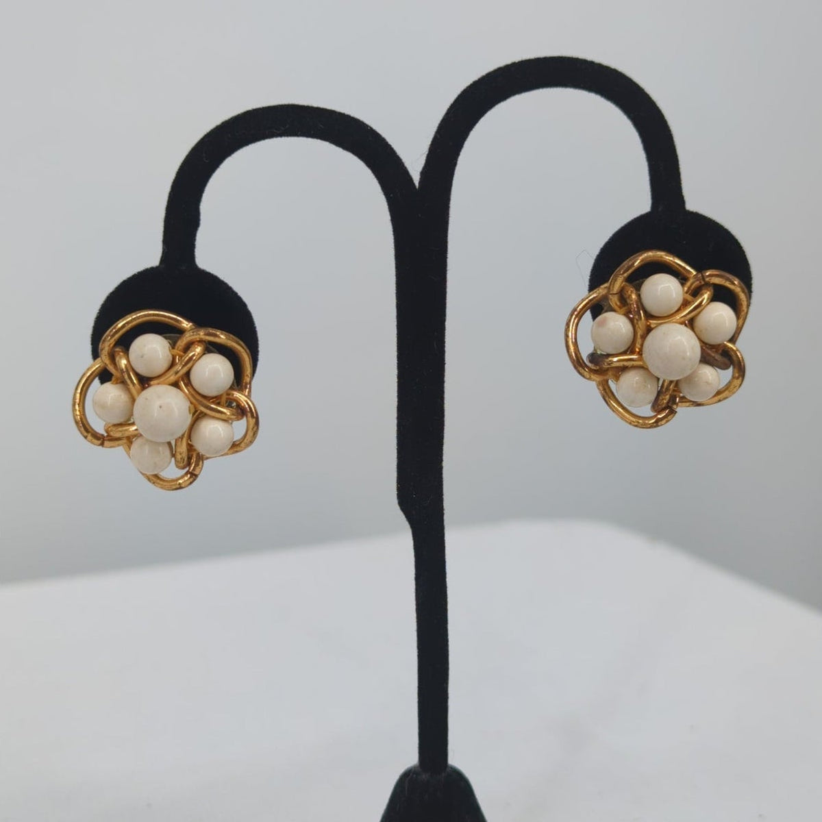 Vintage Gold Tone Faux Pearl Cluster Screw Back Earrings Retro Chic