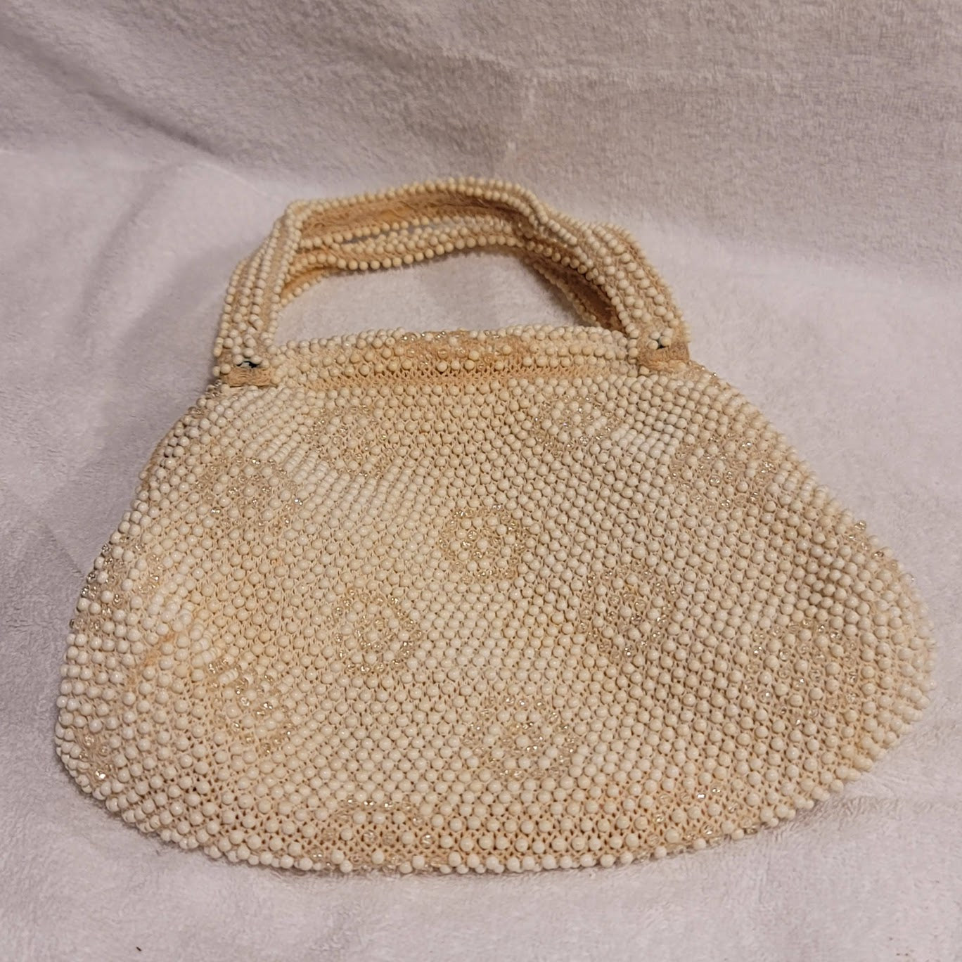 Vintage white cream ivory purse handbag clamp opening lined 1950s Dainty daisy
