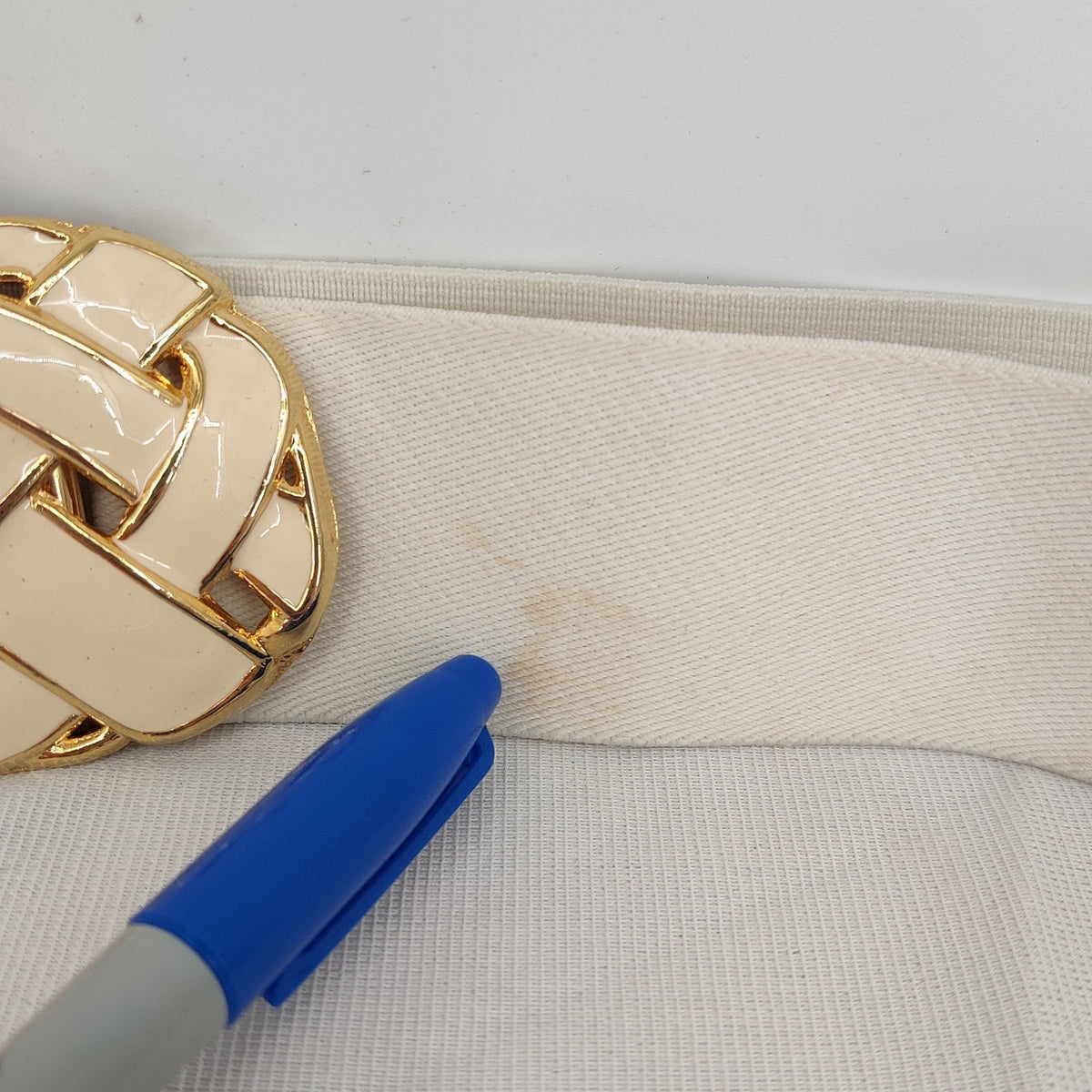 Retro Day Lor Signed White Enamel Gold Tone Scarf Clip Belt 80s Glam
