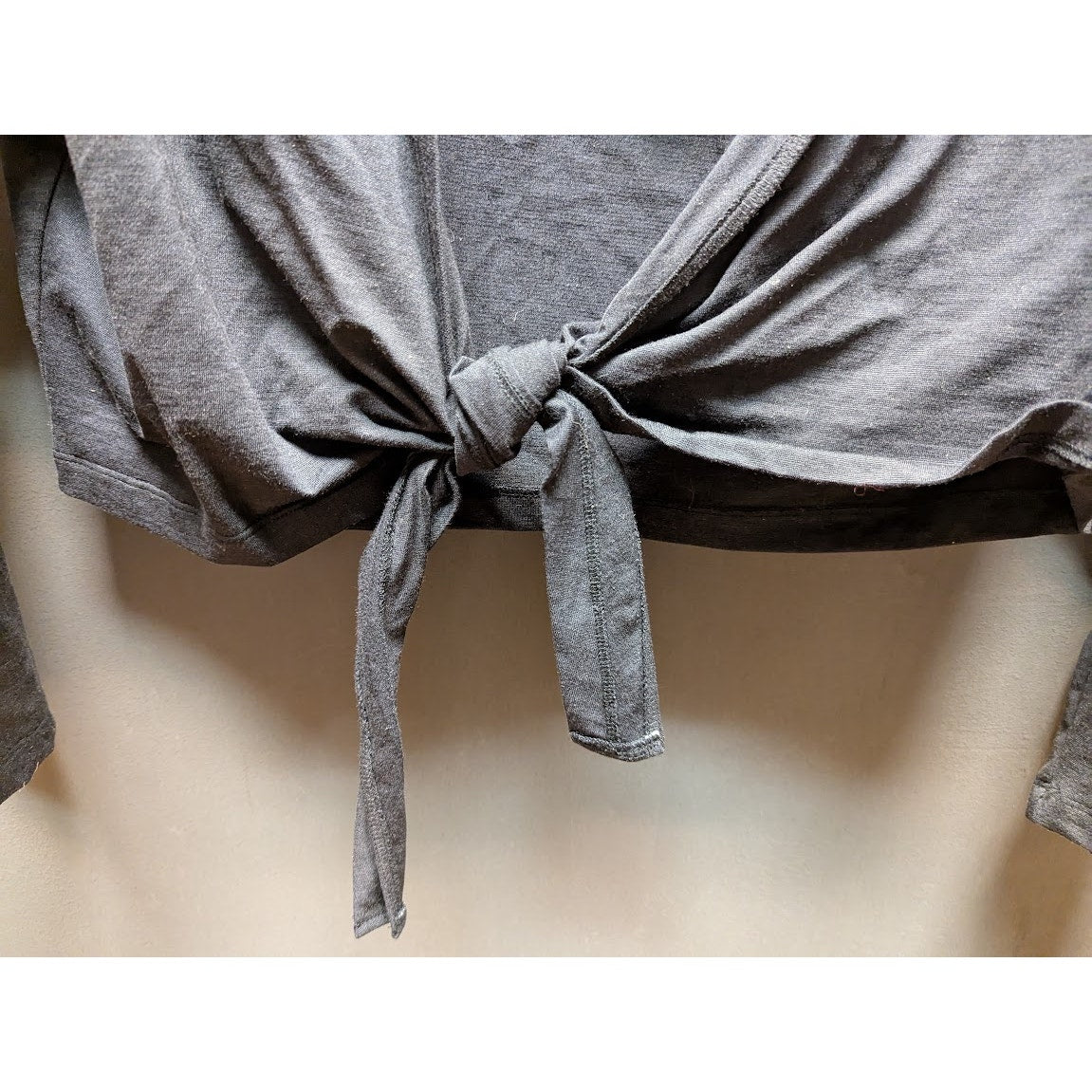 WD•NY Platinum Women's Charcoal Gray Silk-Blend Tie-Front Shrug NWT Size Large